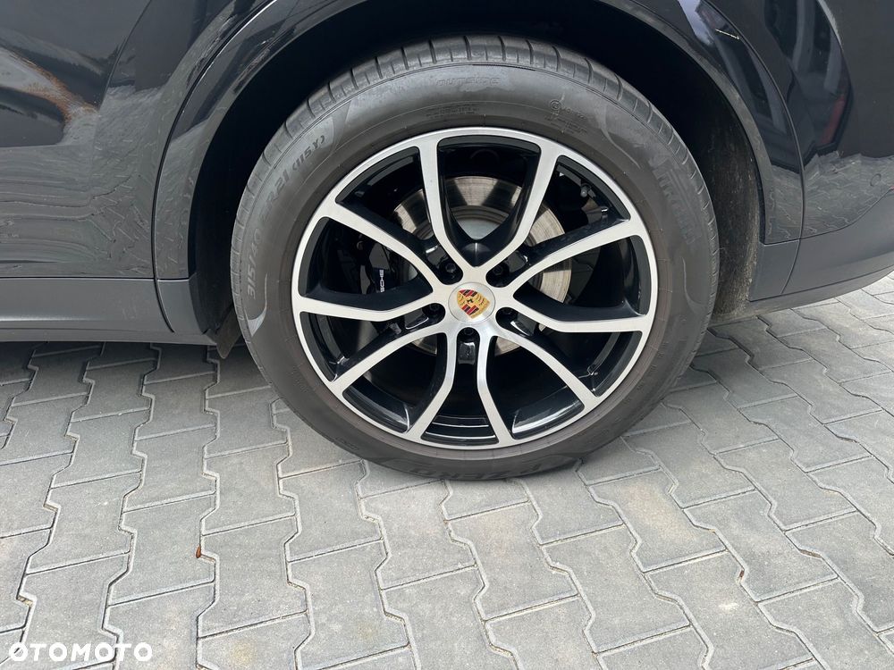 Porsche Cayenne - 4