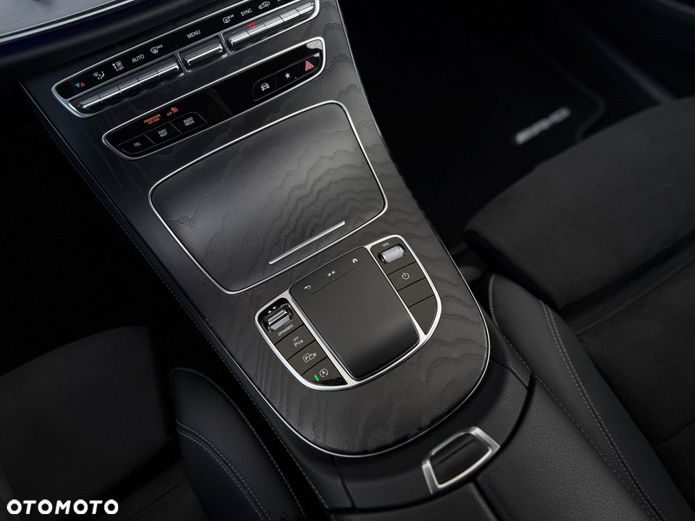 Mercedes-Benz Klasa E 220 d 4-Matic AMG - 25
