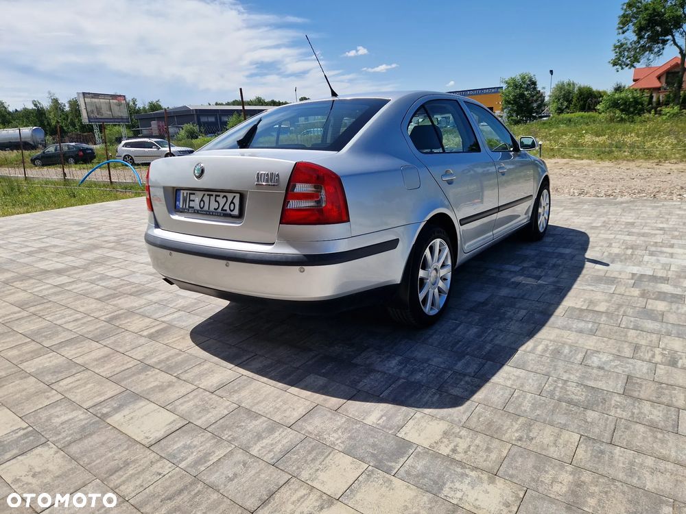 Skoda Octavia 1.6 FSI Automatik Ambiente - 6
