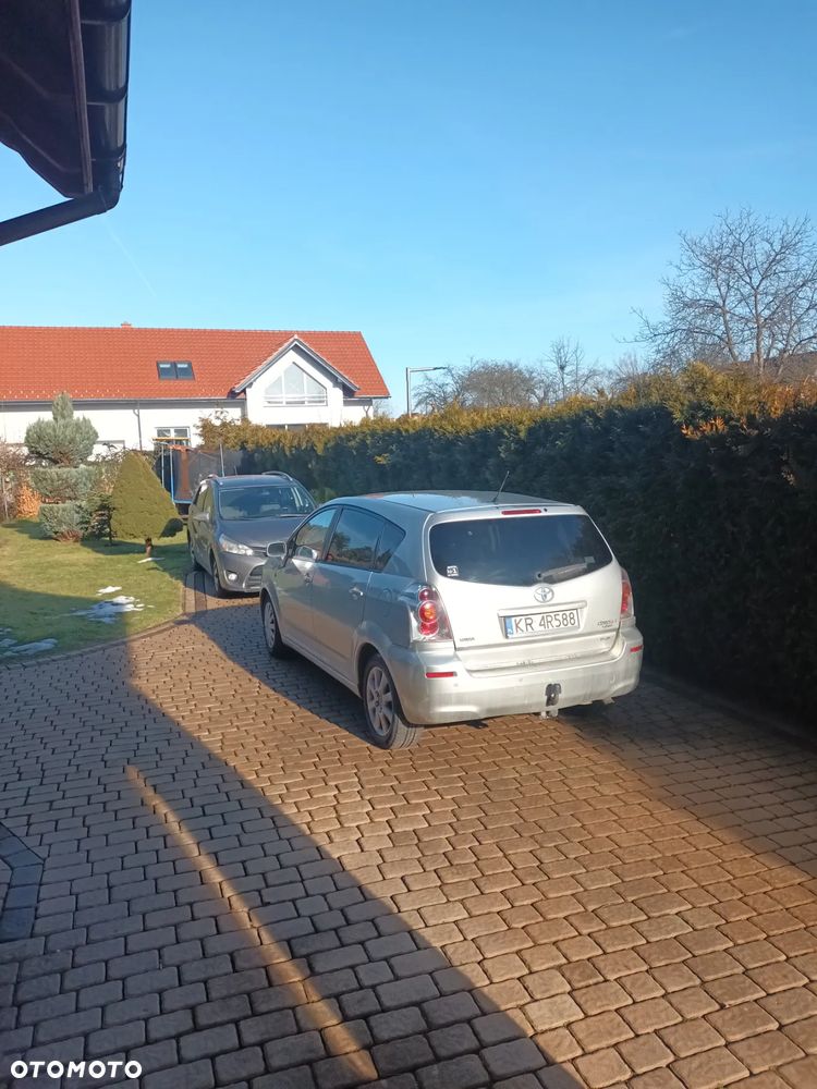 Toyota Corolla Verso 2.2 D-4D Gold - 4