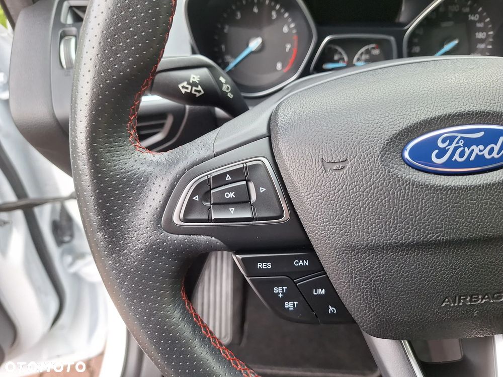 Ford Kuga 1.5 EcoBoost 2x4 ST-Line - 25