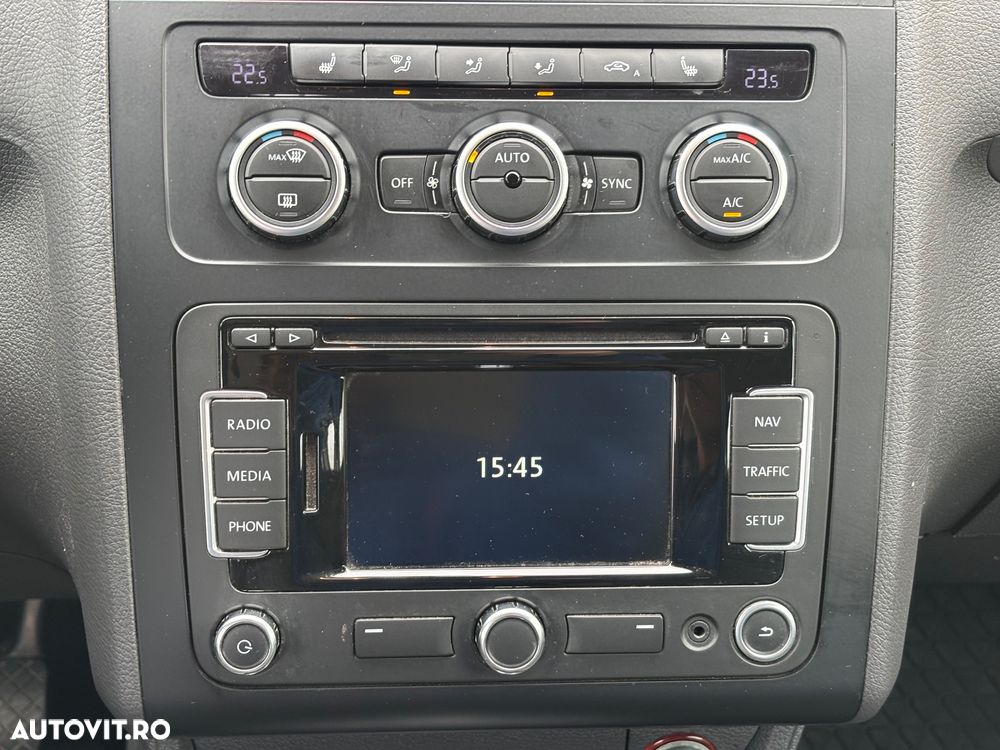 Volkswagen Touran 2.0 TDI DSG Comfortline - 6