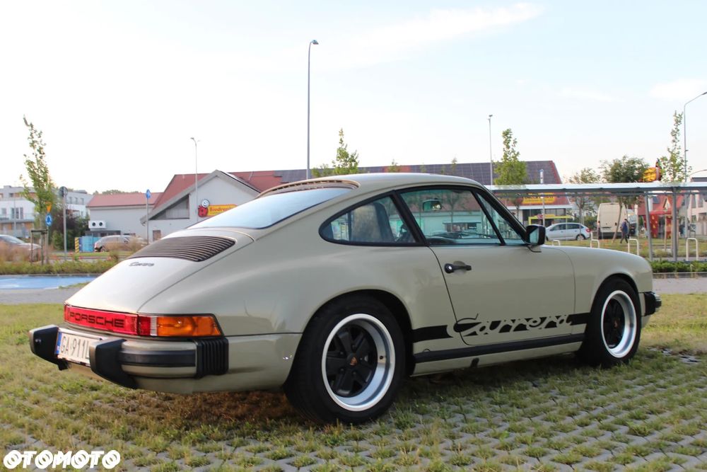 Porsche 911 Carrera 2 - 2