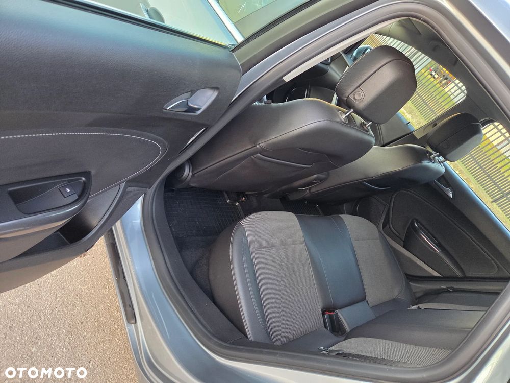 Opel Astra 1.6 Turbo Design Edition - 13