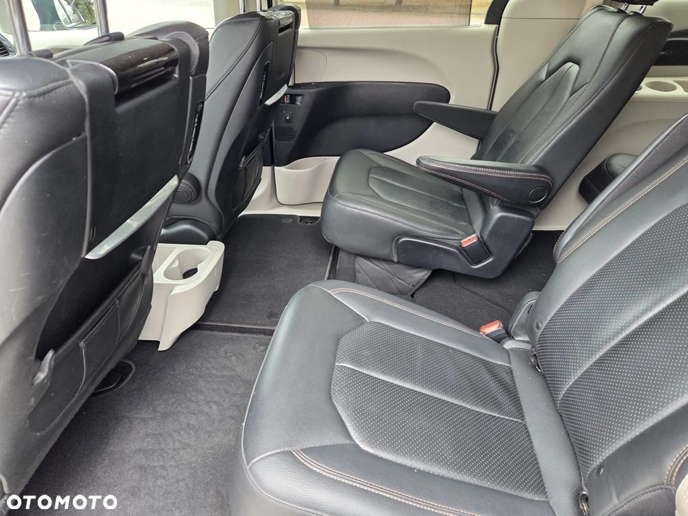 Chrysler Pacifica - 31