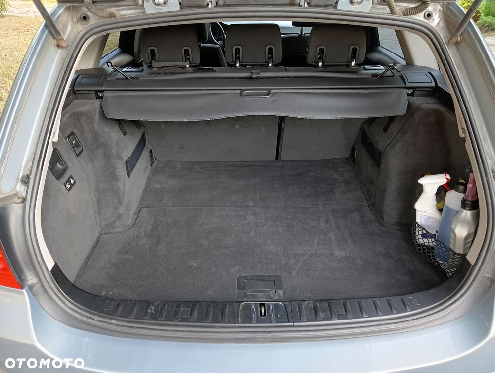 BMW Seria 3 320i - 24