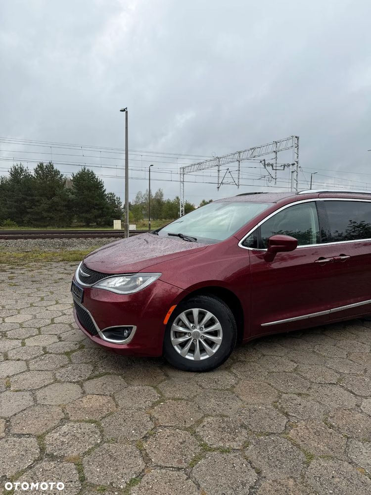 Chrysler Pacifica - 10