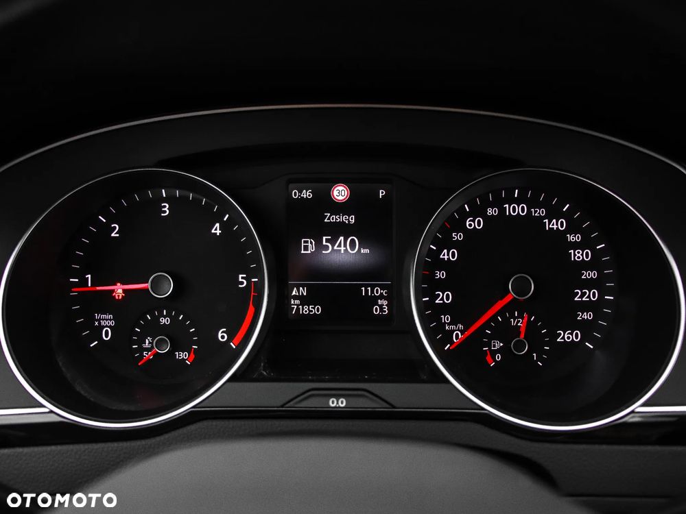 Volkswagen Passat 2.0 TDI Business DSG - 18