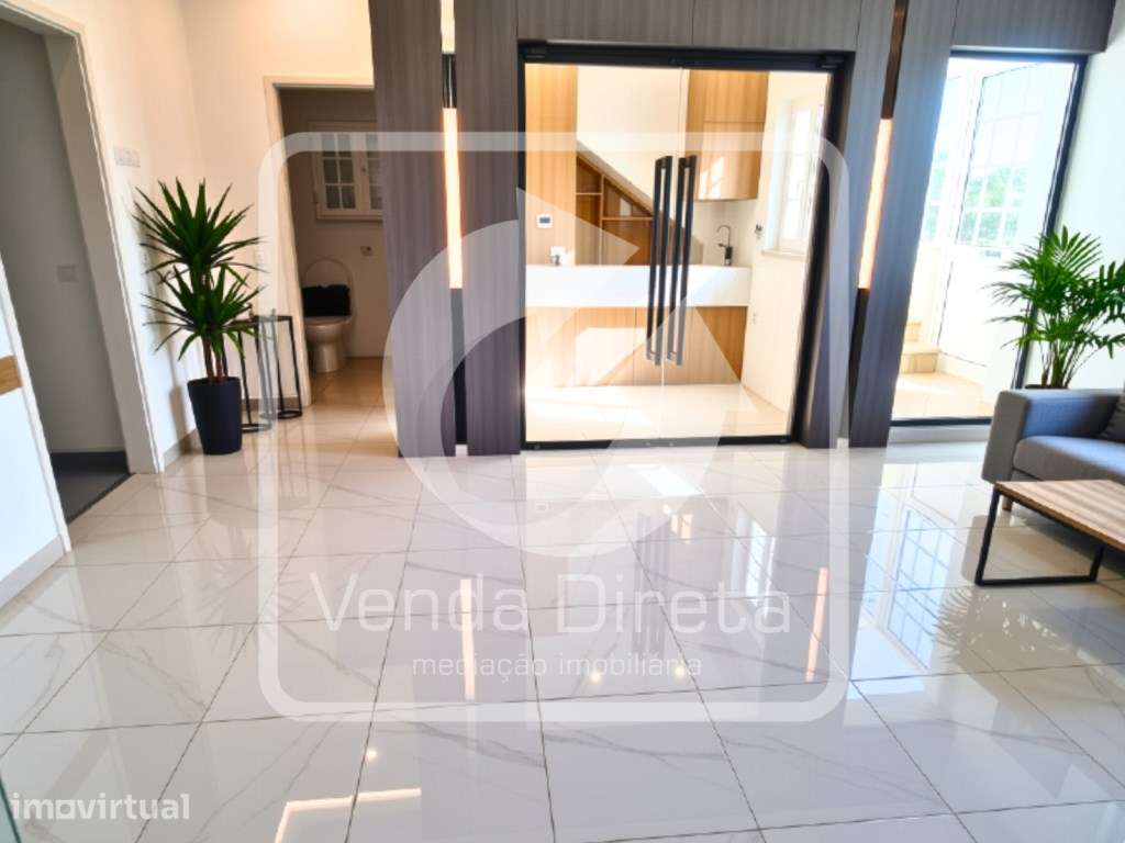 Moradia de 2 Pisos com Elevado Potencial de Reabilitação em Brejos ... - Grande imagem: 2/21