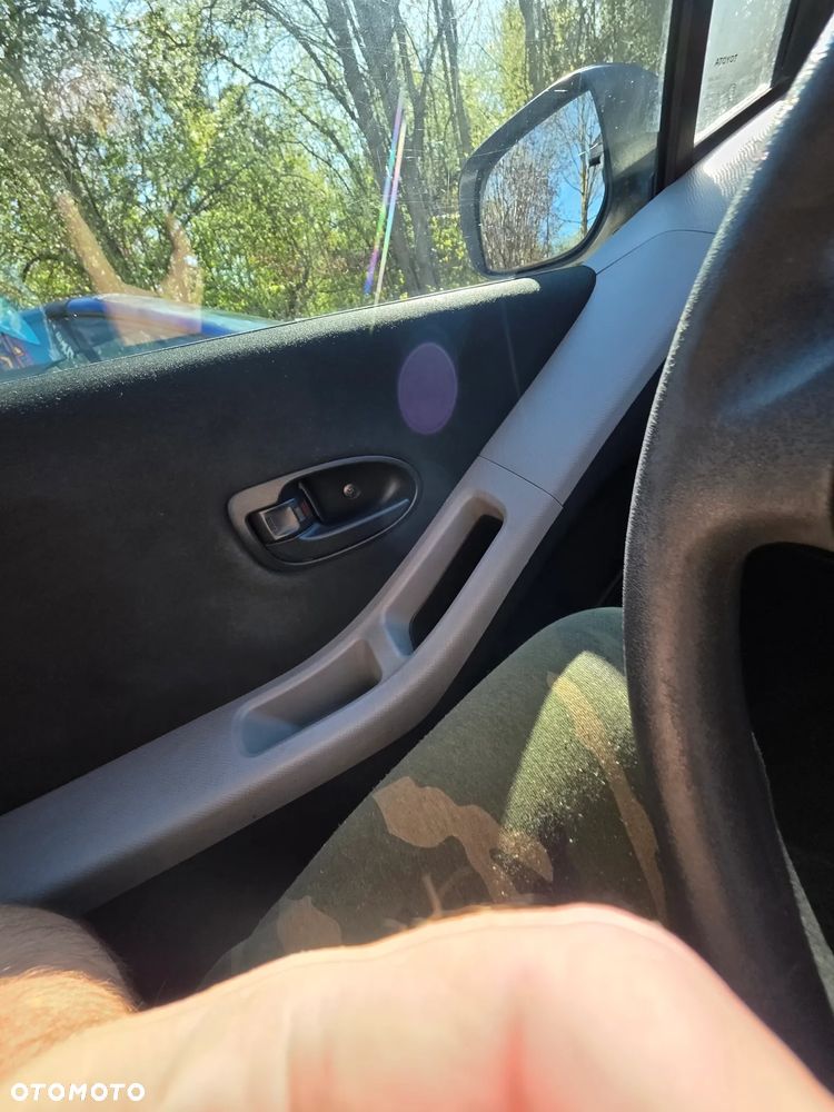 Toyota Yaris 1.0 Luna A/C - 24