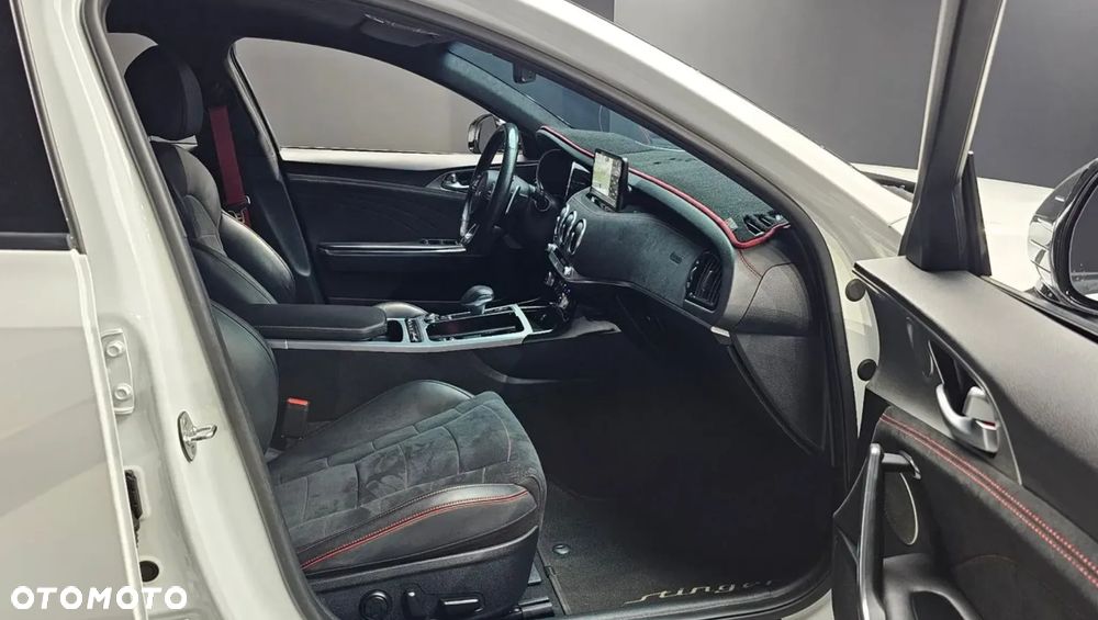 Kia Stinger - 15