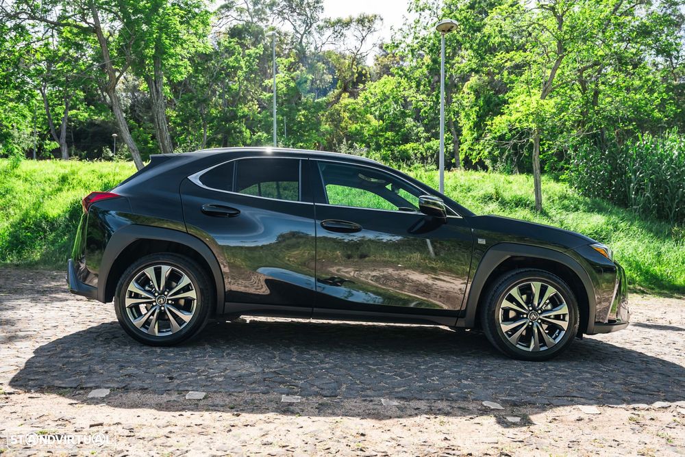 Lexus UX 250h F Sport - 17