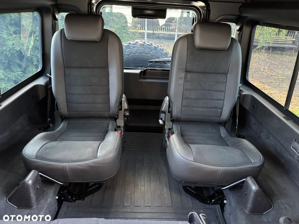 Land Rover Defender 110 2.2 TD4 SE Utility - 27