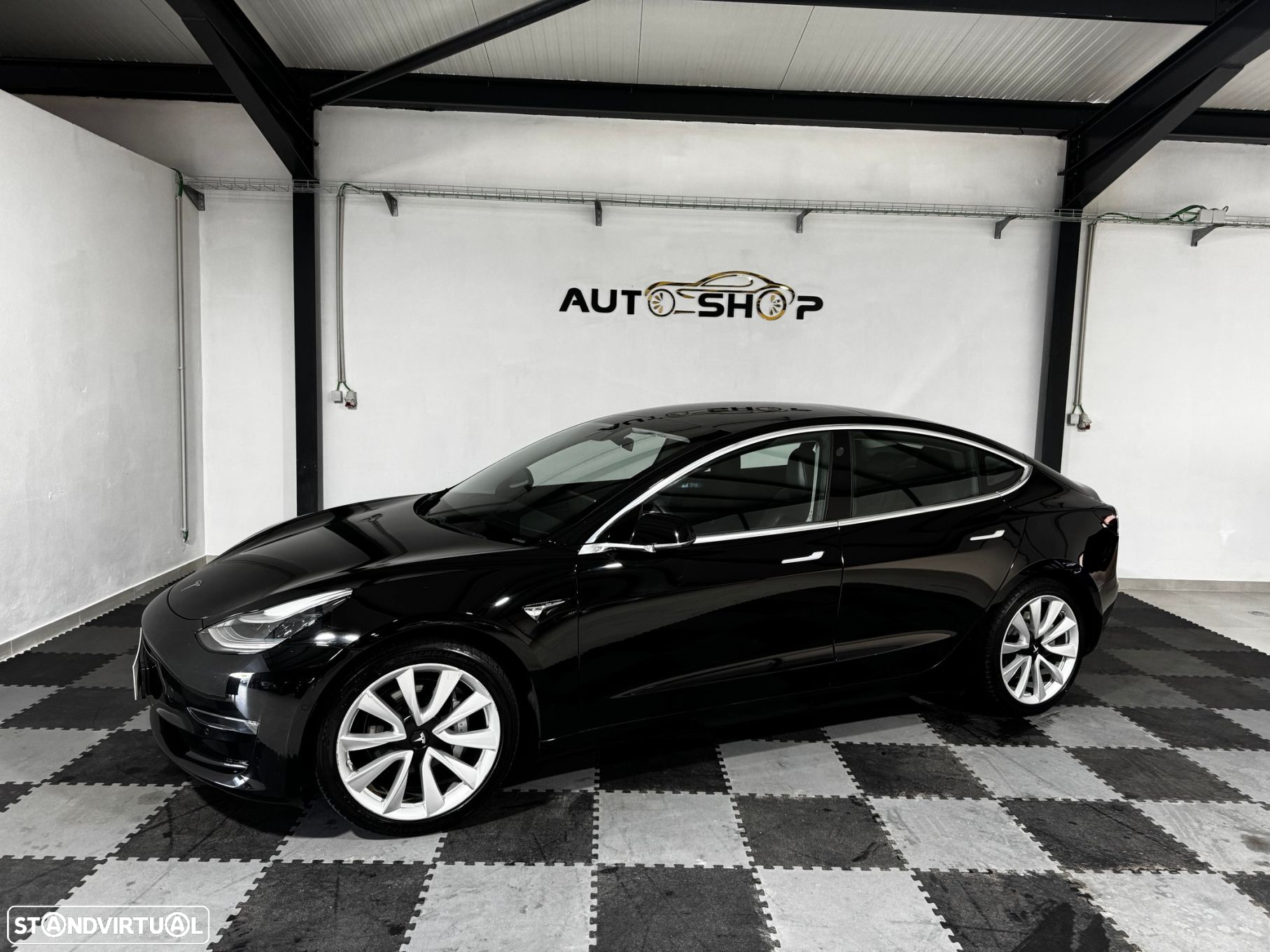 Tesla Model 3 - 8