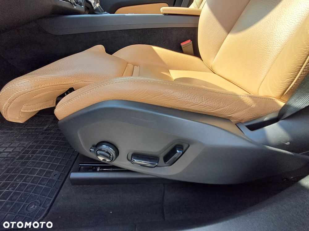 Volvo XC 60 T5 GPF Momentum - 5