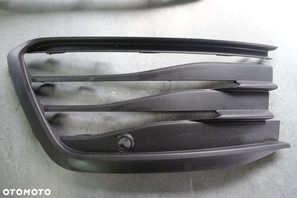 KRATKA ZDERZAKA LEWA PRAWA GOLF VIII - 3