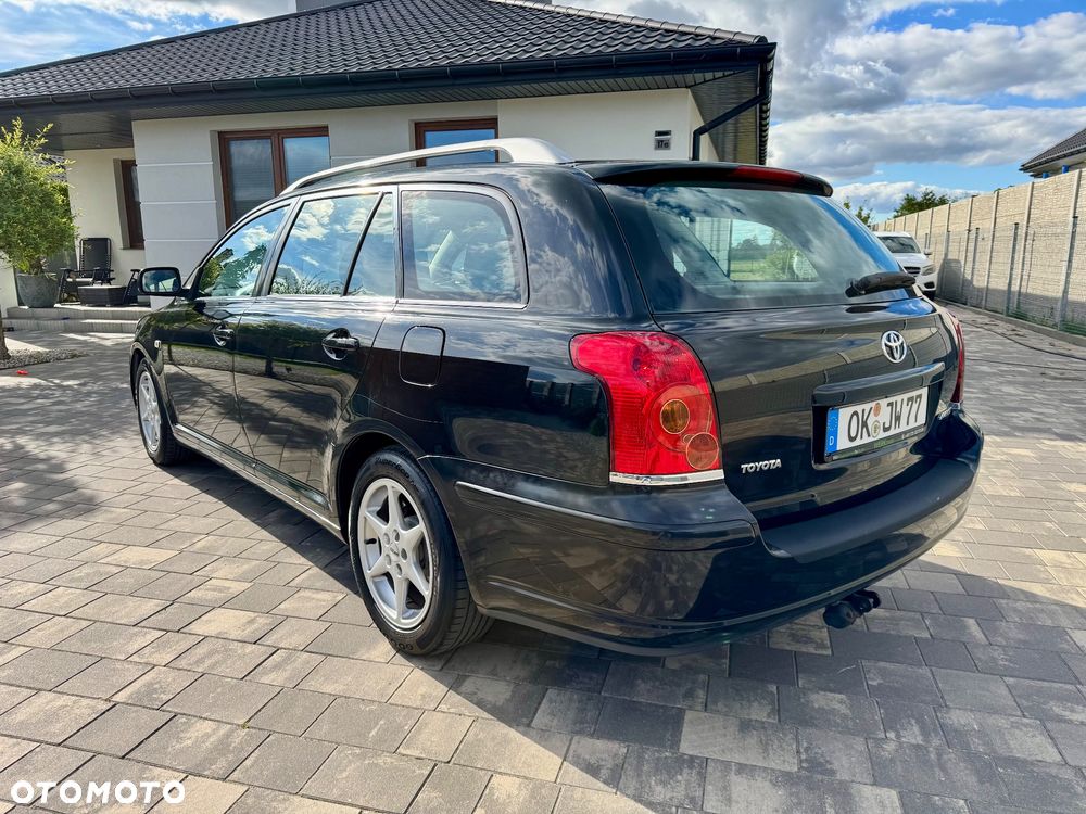Toyota Avensis - 28