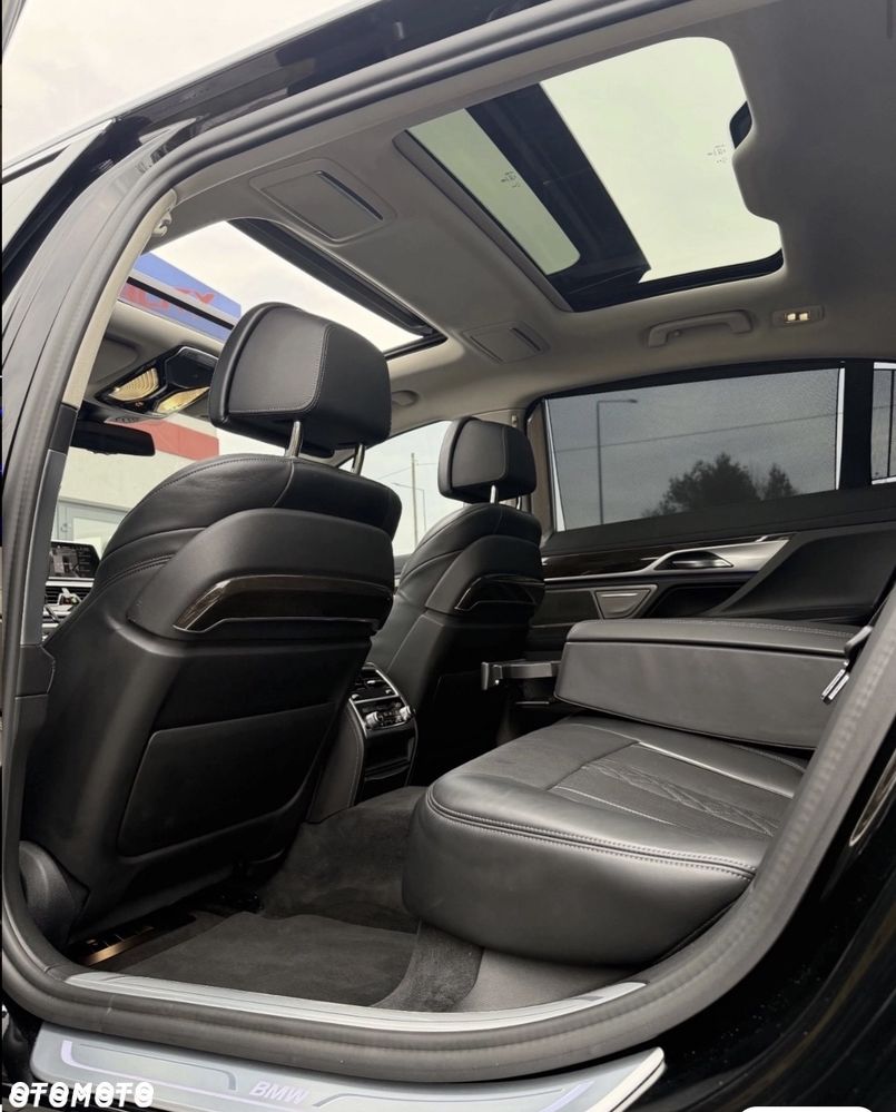 BMW Seria 7 740Li - 26
