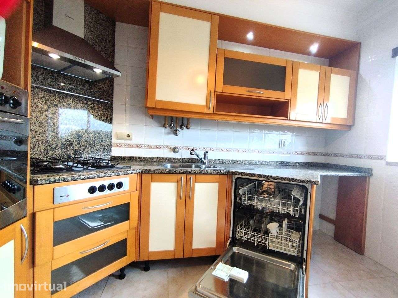 APARTAMENTO T3+1 com arrecadação e varanda! - Grande imagem: 4/25
