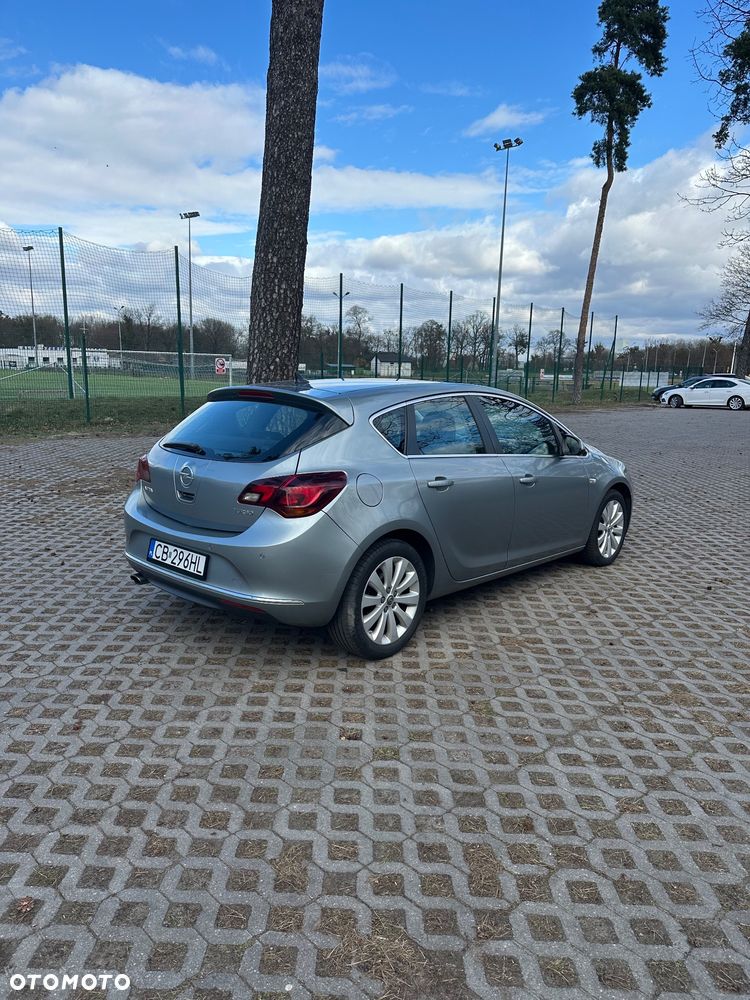 Opel Astra 1.4 T Cosmo - 14