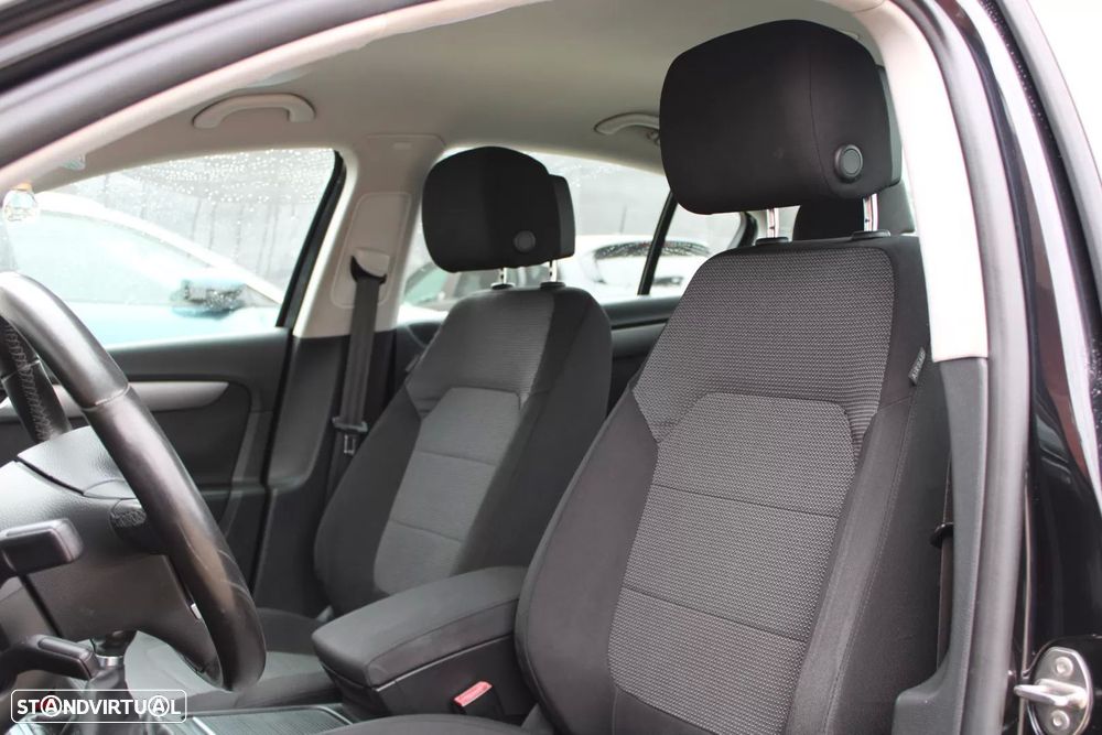 VW Passat 1.6 TDI Confortline - 17