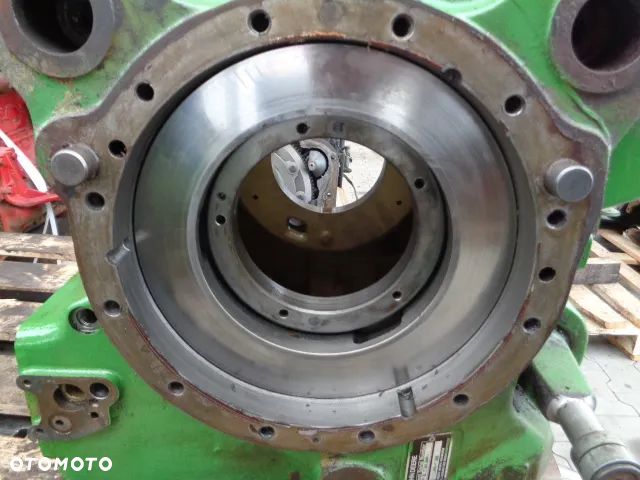 Obudowa tylnego mostu John Deere 6100 - 2