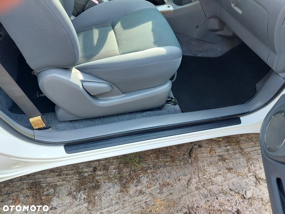 Toyota RAV4 4x4 Edition - 25