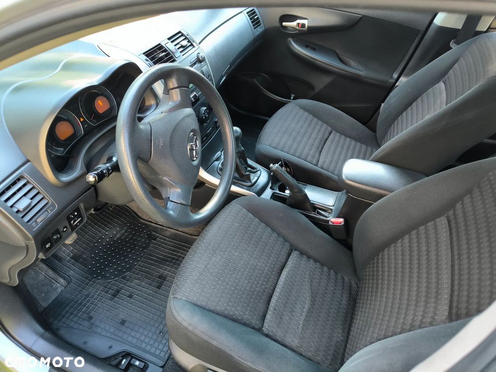 Toyota Corolla 1.4 D-4D Luna - 11