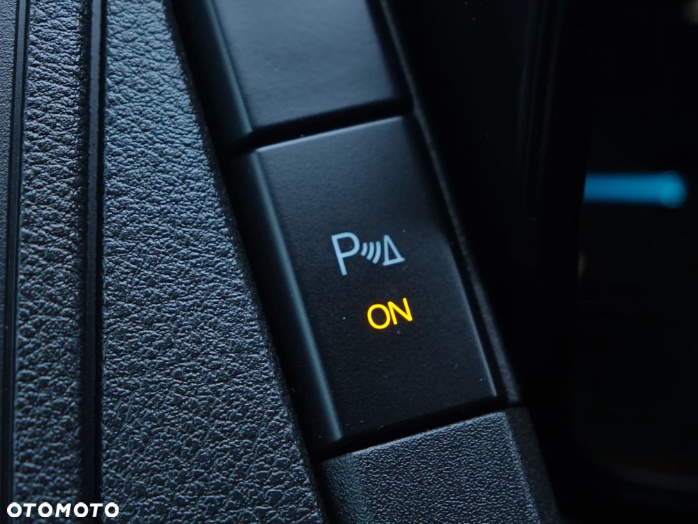 Ford Transit 3-osobowy L3H2 furgon blaszak - 15