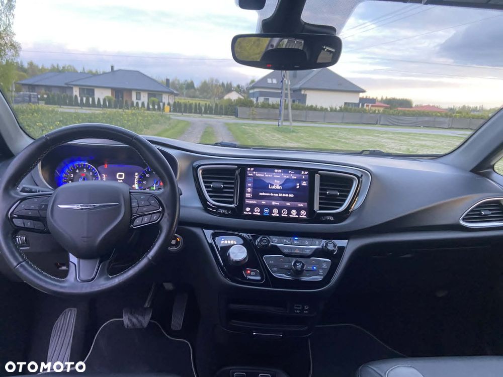 Chrysler Pacifica - 10