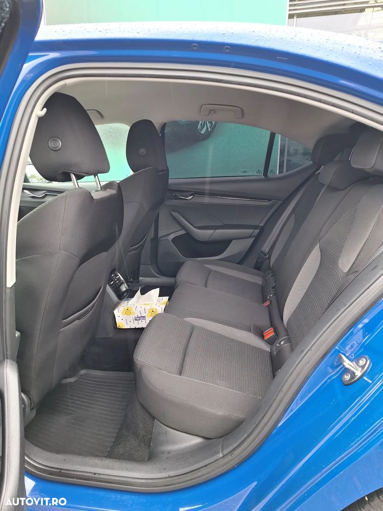 Skoda Octavia 2.0 TDI DSG Ambition - 9