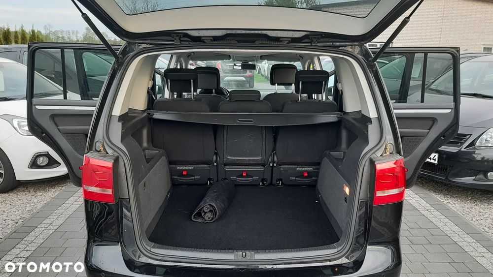 Volkswagen Touran - 14
