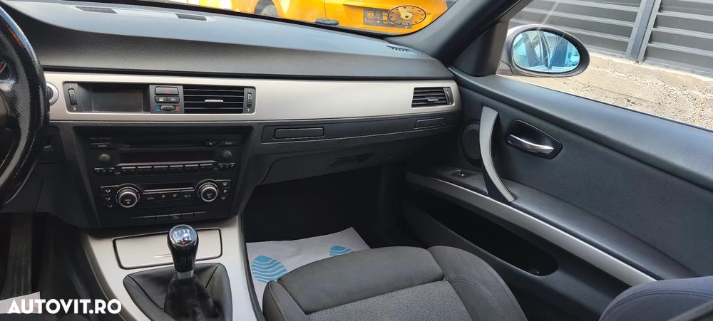 BMW Seria 3 325xi - 14