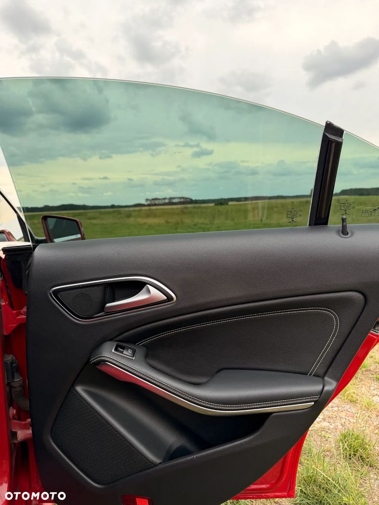 Mercedes-Benz CLA 250 4Matic 7G-DCT AMG Line - 13
