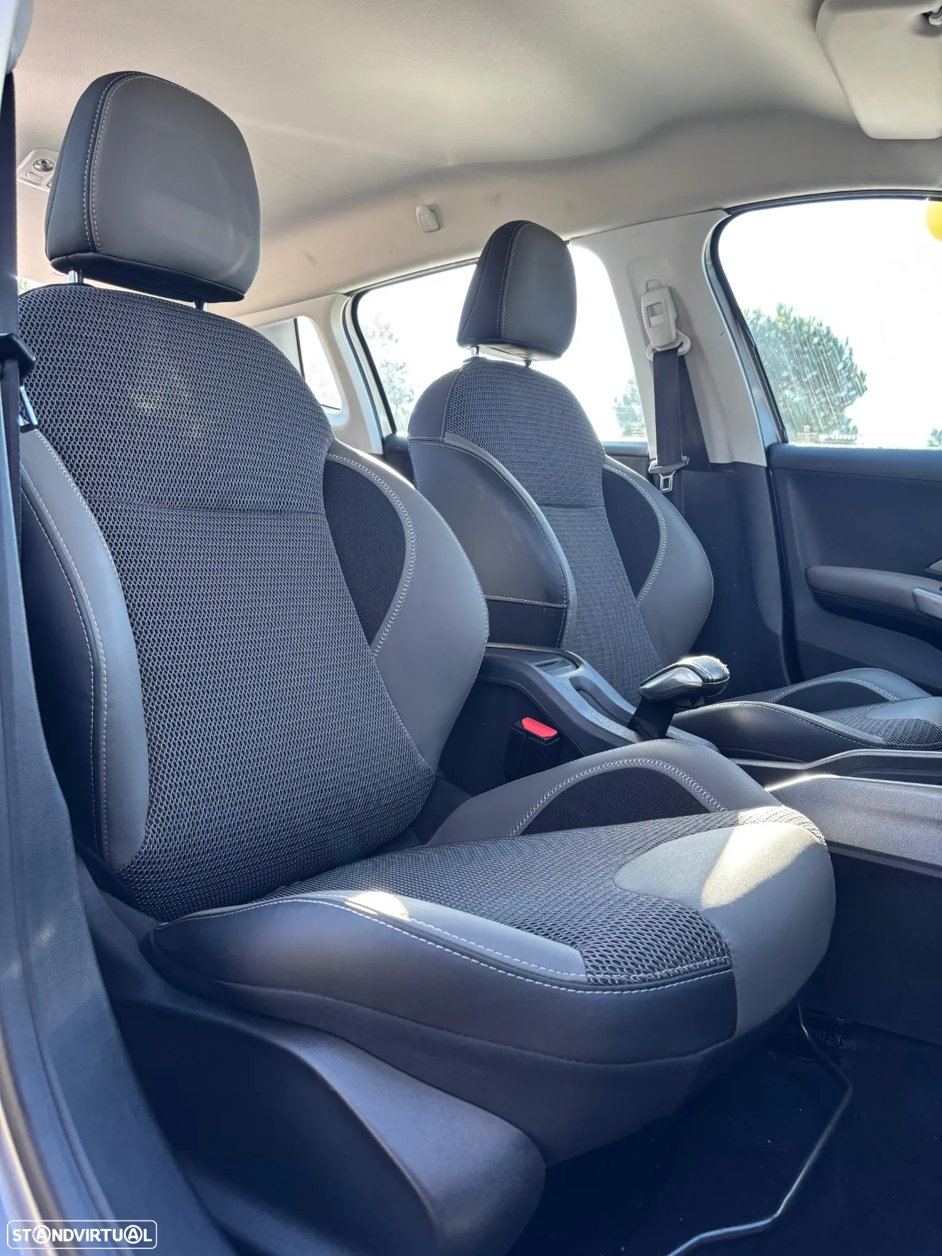 Peugeot 2008 1.2 PureTech Allure EAT6 - 12