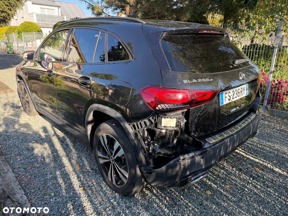 Mercedes-Benz GLA 250 e 8G-DCT Edition Plug-in-Hybrid - 8