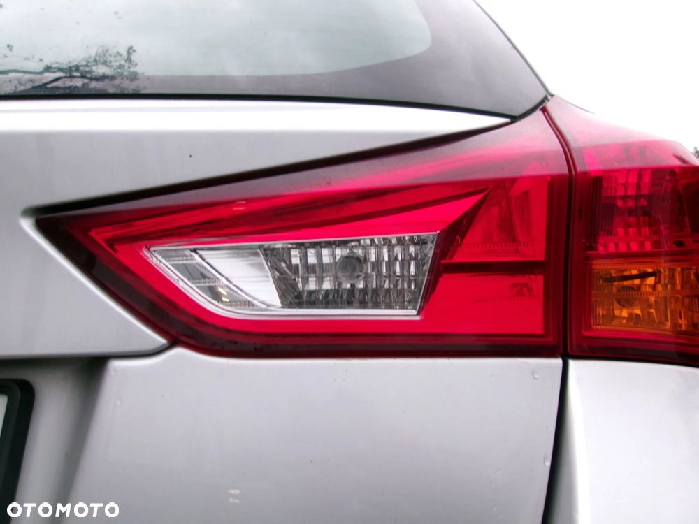 LAMPA TYŁ PRAWA LEWA WEW . TOYOTA AURIS II 13-15  KOMBI - 2