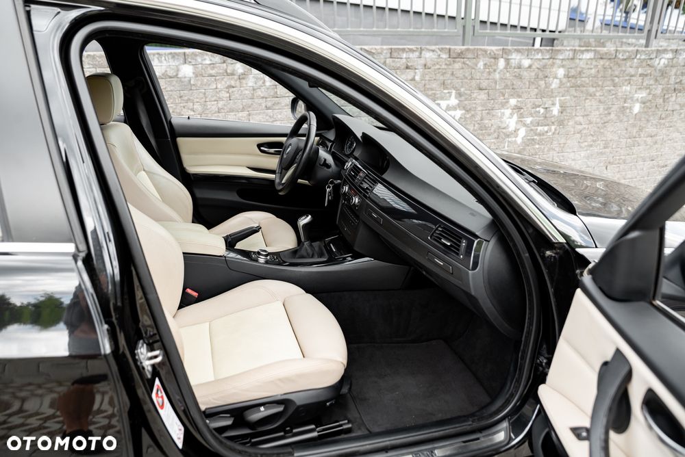 BMW Seria 3 325i xDrive Edition Exclusive - 22