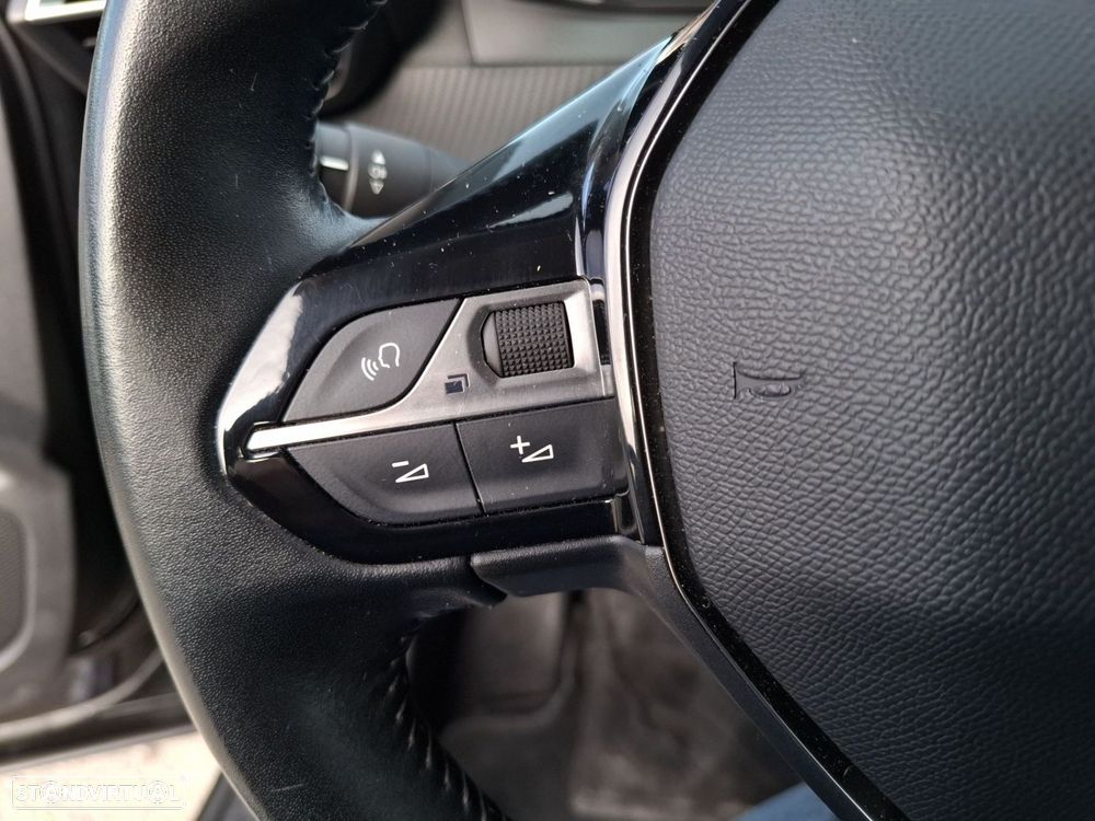 Peugeot 2008 1.2 PureTech Active - 16
