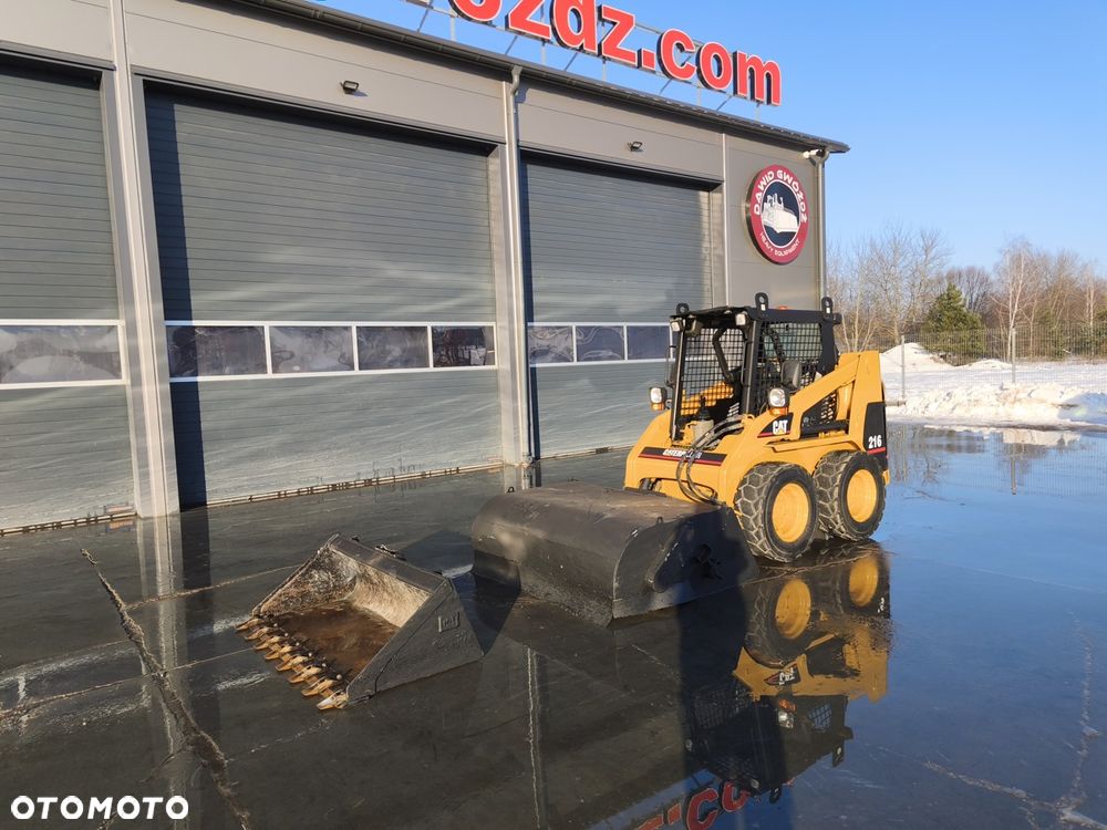 Caterpillar 216 - 3
