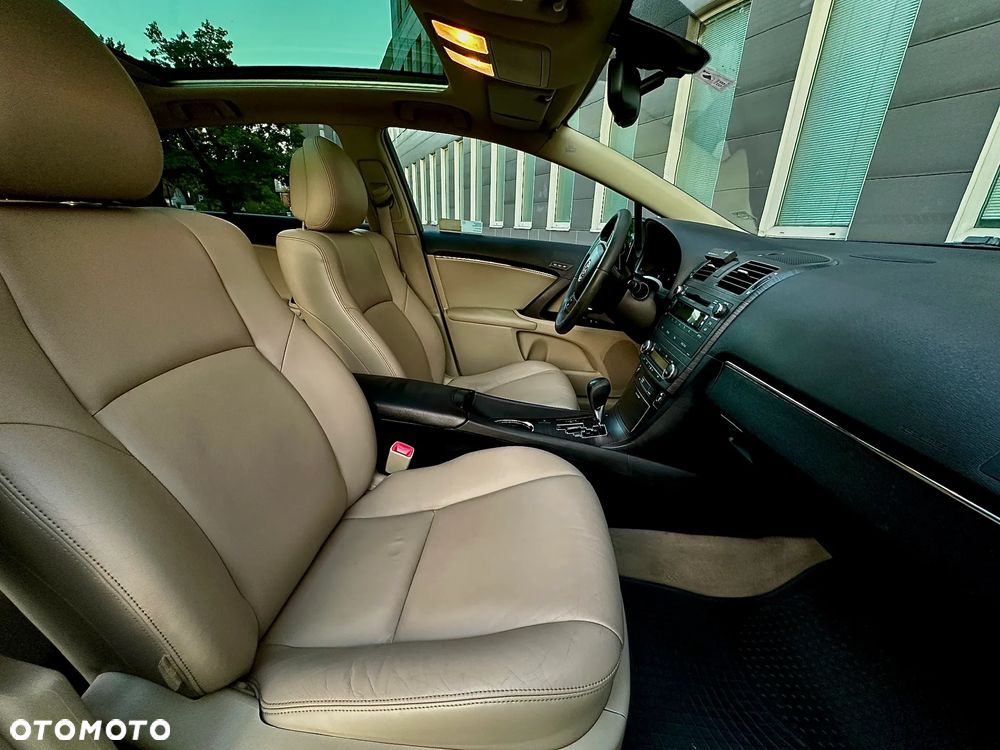 Toyota Avensis - 12