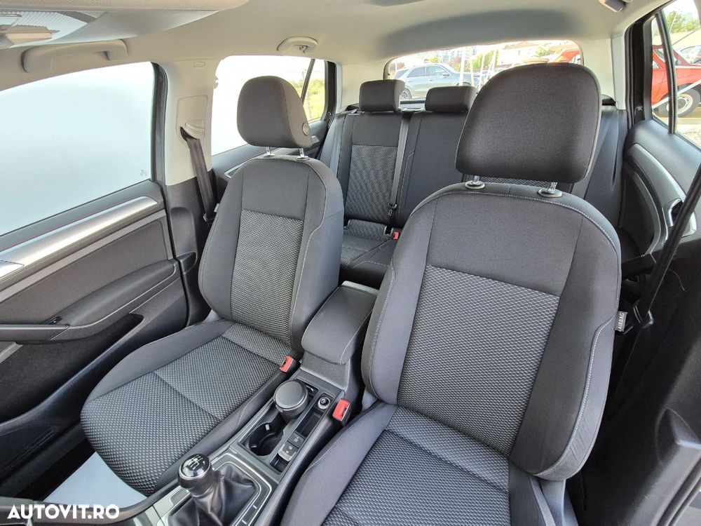 Volkswagen Golf - 10