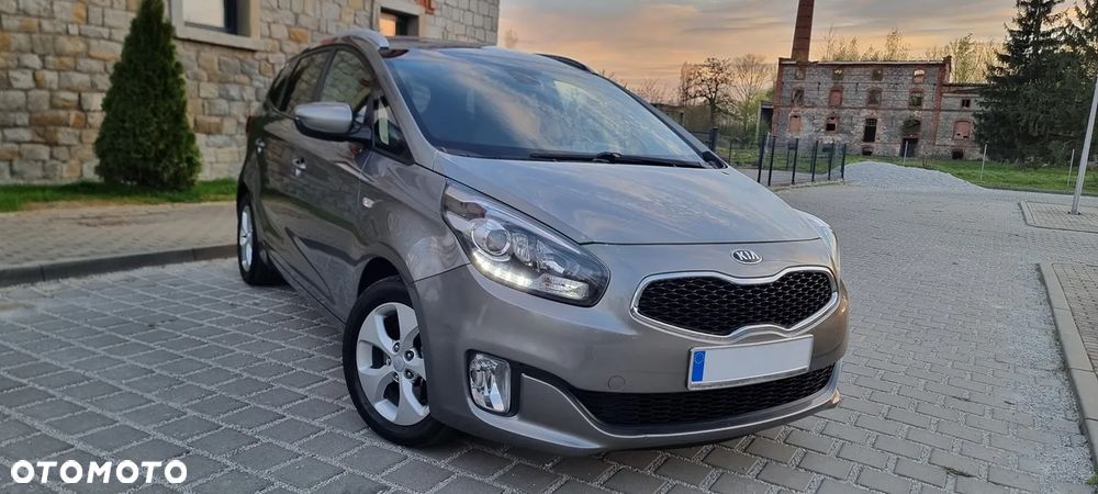Kia Carens 1.6 GDI Dream Team Edition - 1