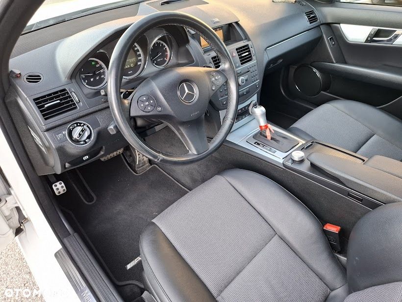 Mercedes-Benz Klasa C 180 CGI Automatik BlueEFFICIENCY Elegance - 23