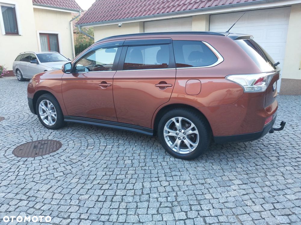 Mitsubishi Outlander 2.2 DI-D 4WD Diamant Edition - 3