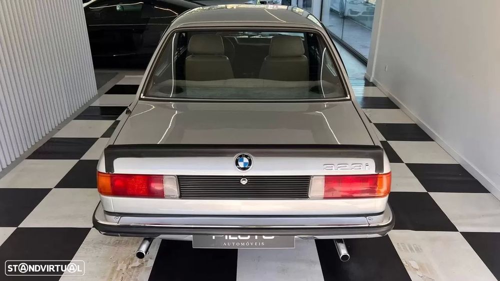 BMW 323 - 11