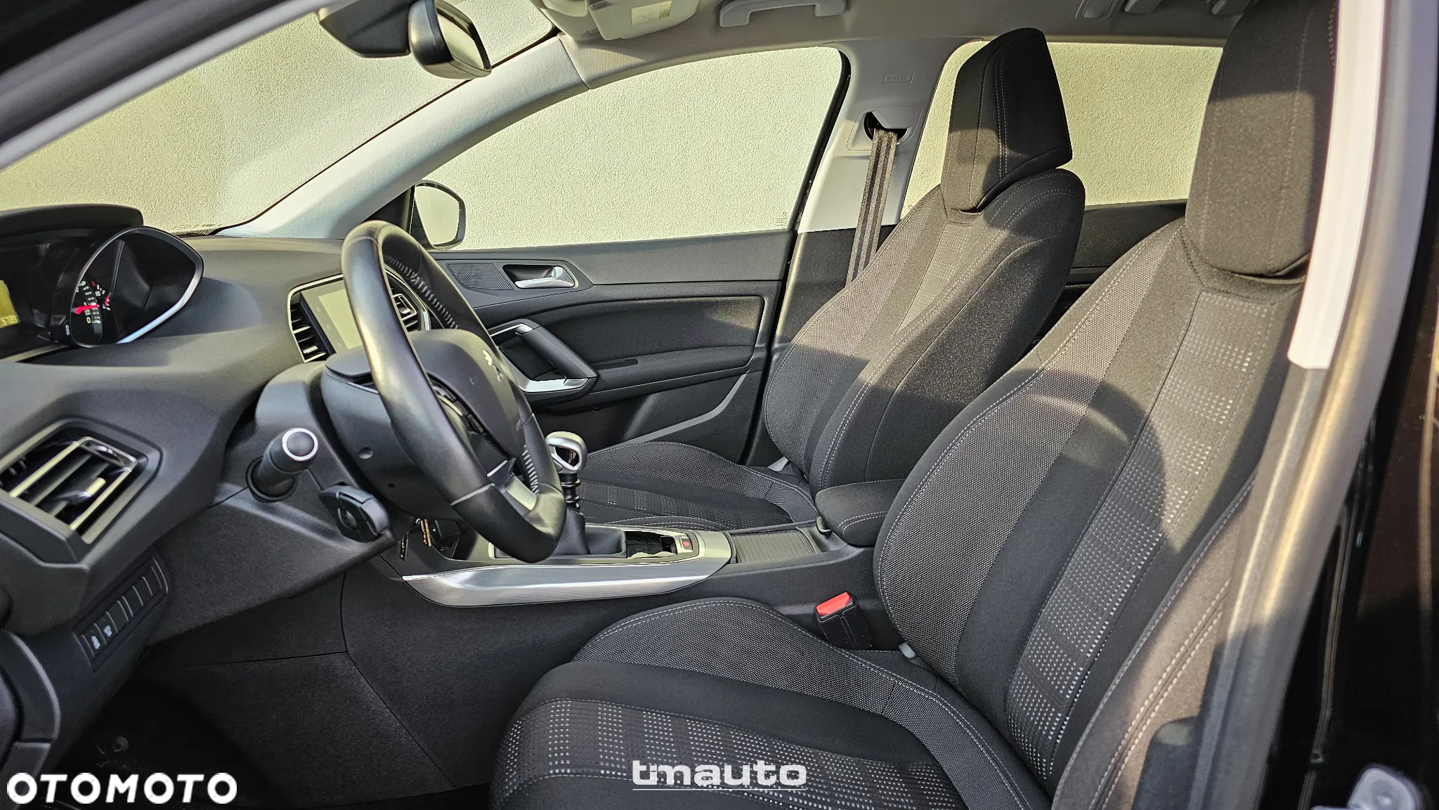 Peugeot 308 SW 1.2 PureTech Allure S&S - 25