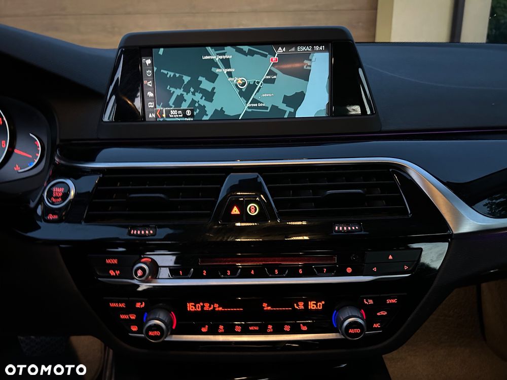 BMW Seria 5 518d Sport Line - 24