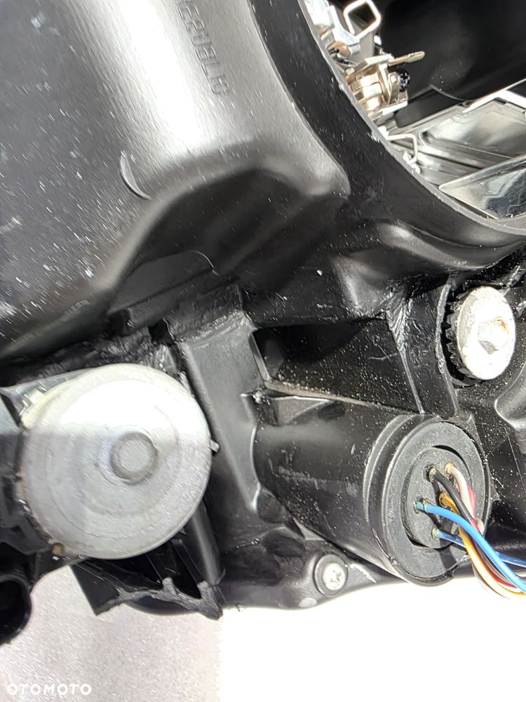 TOYOTA AVENSIS T27 LIFT 12-15 PRAWY XENON PRAWA LAMPA PRZEDNIA PRZÓD NR KOITO 05-28 NR AUKCJI LPP357 - 24