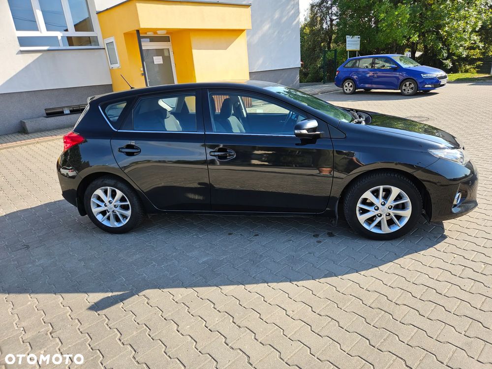 Toyota Auris 2013 photo 3